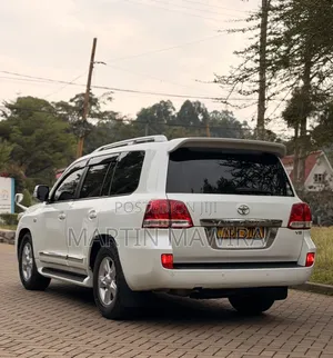Toyota Land Cruiser Prado 2010 White