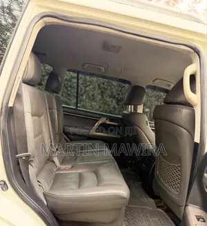 Toyota Land Cruiser Prado 2010 White