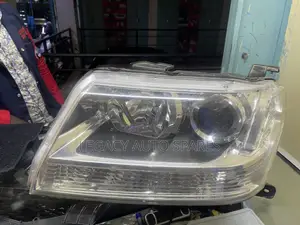 Suzuki Escudo Headlight