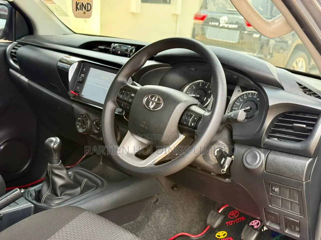 Toyota Hilux 2023 Gray