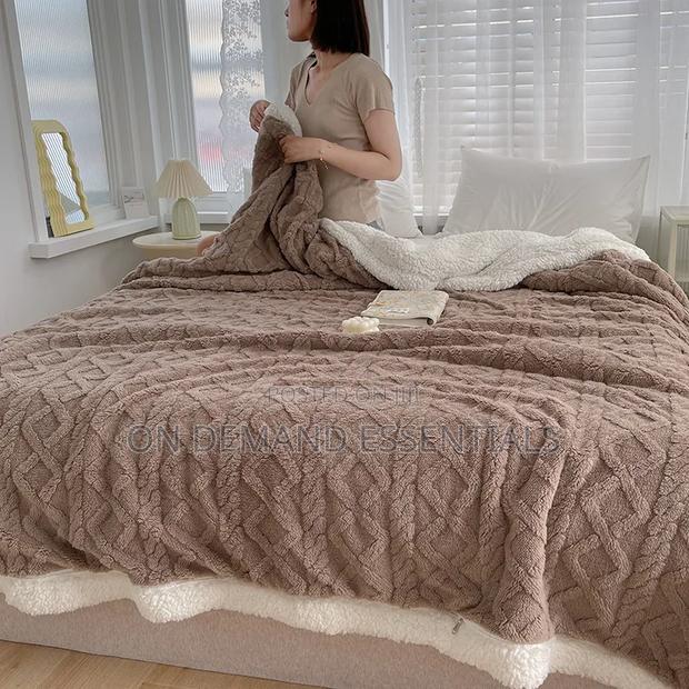 Sherpa/Fleece Throw Blankets - thumbnail 2