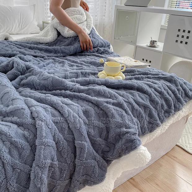 Sherpa/Fleece Throw Blankets - thumbnail 3