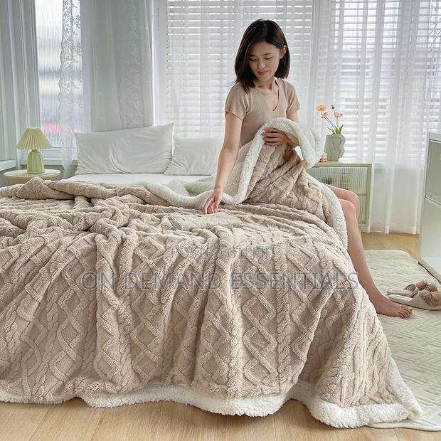 Sherpa/Fleece Throw Blankets - thumbnail 4
