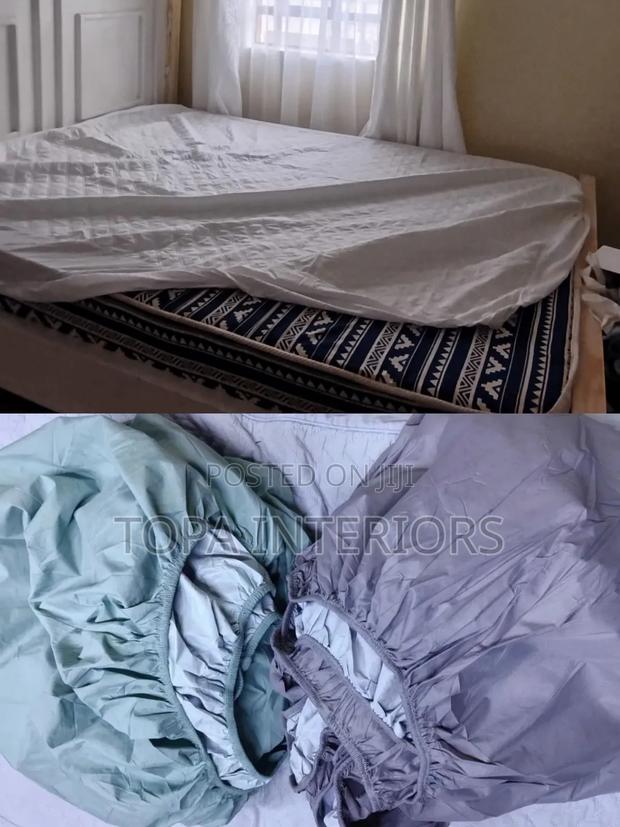 Removable Waterproof Mattress Protector Cover With Fitted Edges