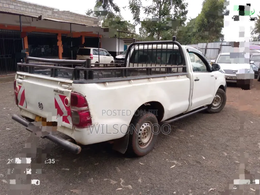 Toyota Hilux 2009 White