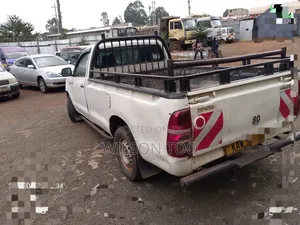 Toyota Hilux 2009 White