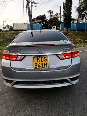 Honda Grace 2018 Silver