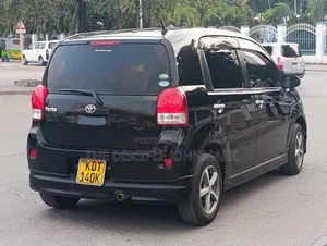 Toyota Porte 2018 Black