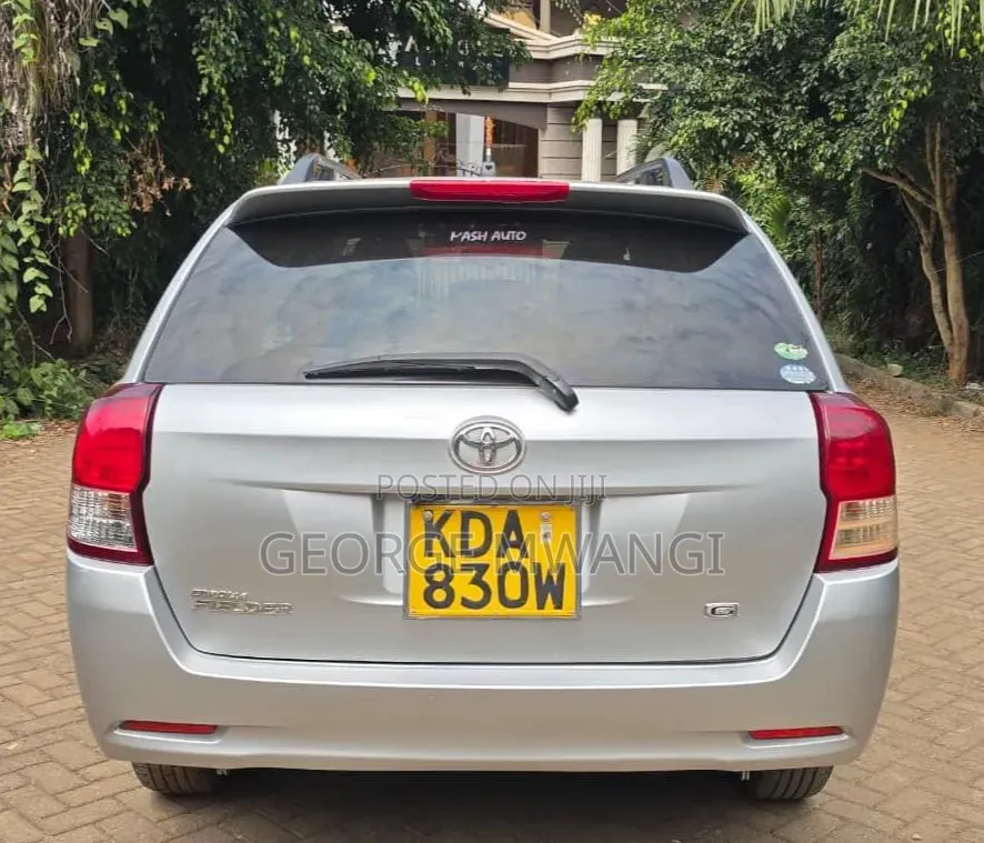 Toyota Corolla Fielder 2013 Silver