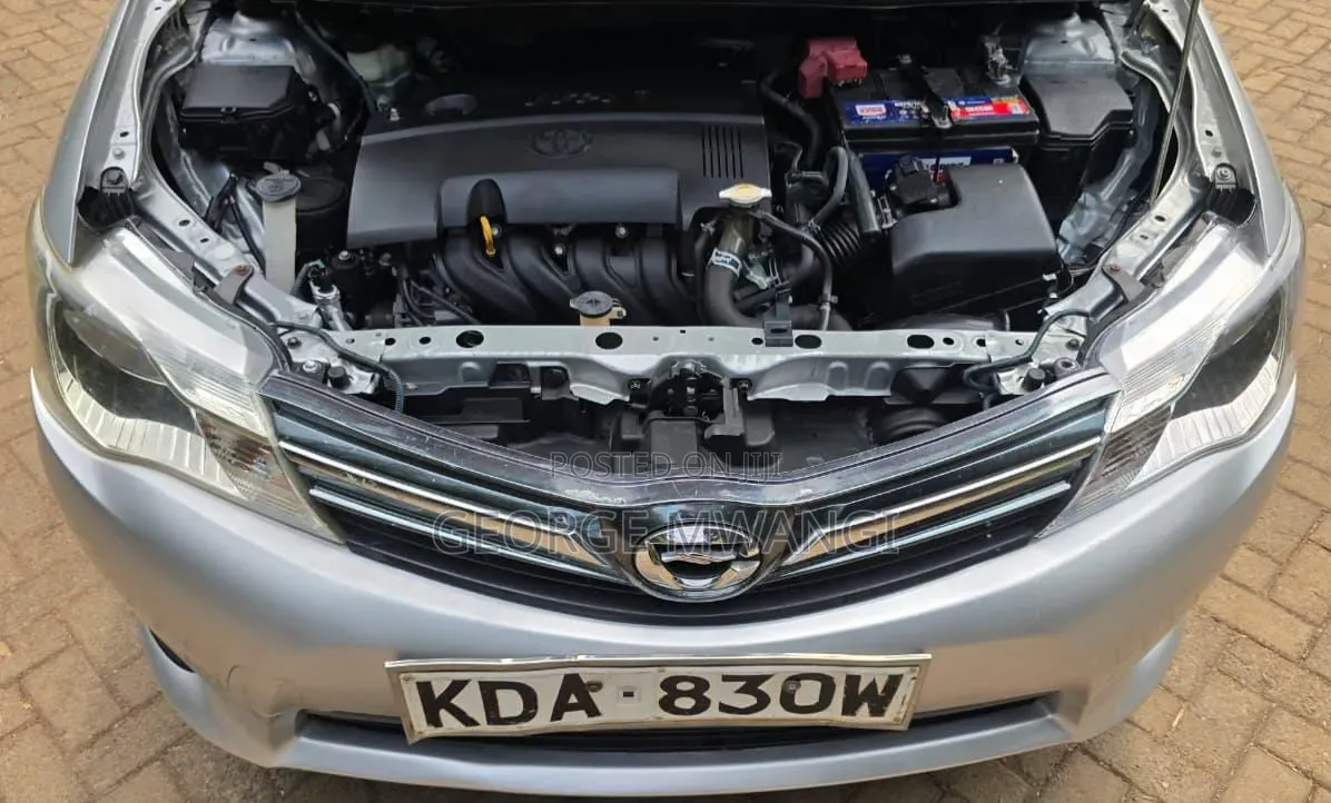 Toyota Corolla Fielder 2013 Silver
