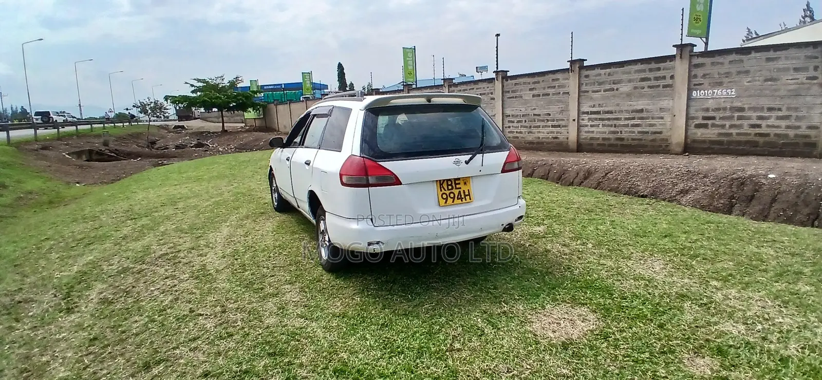 Nissan Wingroad 2001 Red