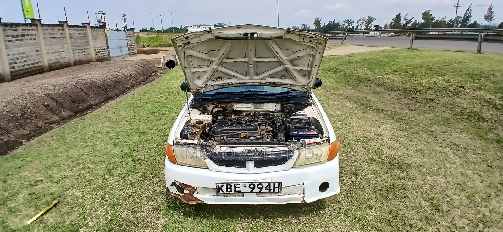 Nissan Wingroad 2001 Red