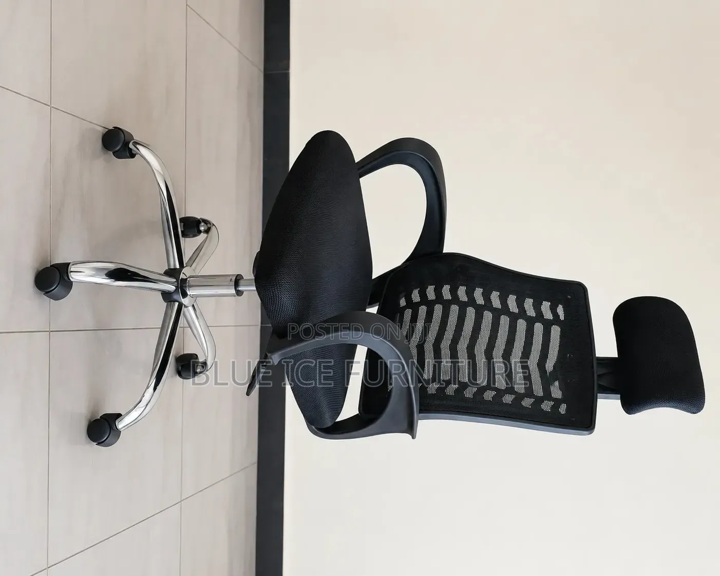 Modern Office Swivel Chair - Durable and Strong