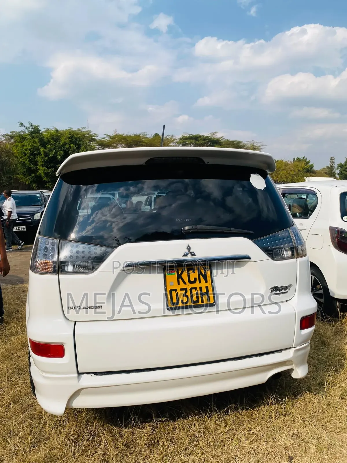 Mitsubishi Outlander 2011 White