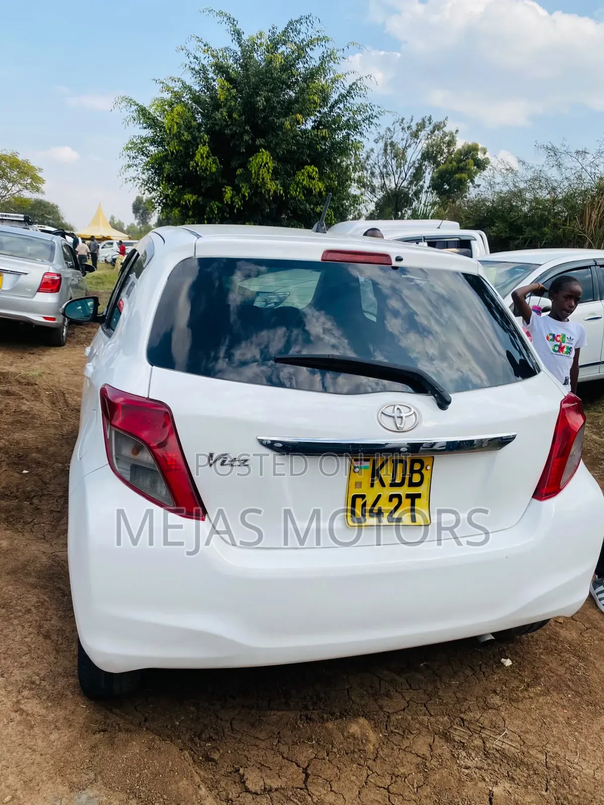 Toyota Vitz 2013 White