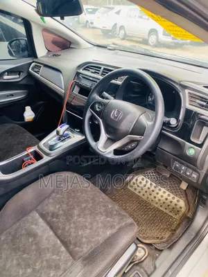 Honda Fit Shuttle 2016 Silver