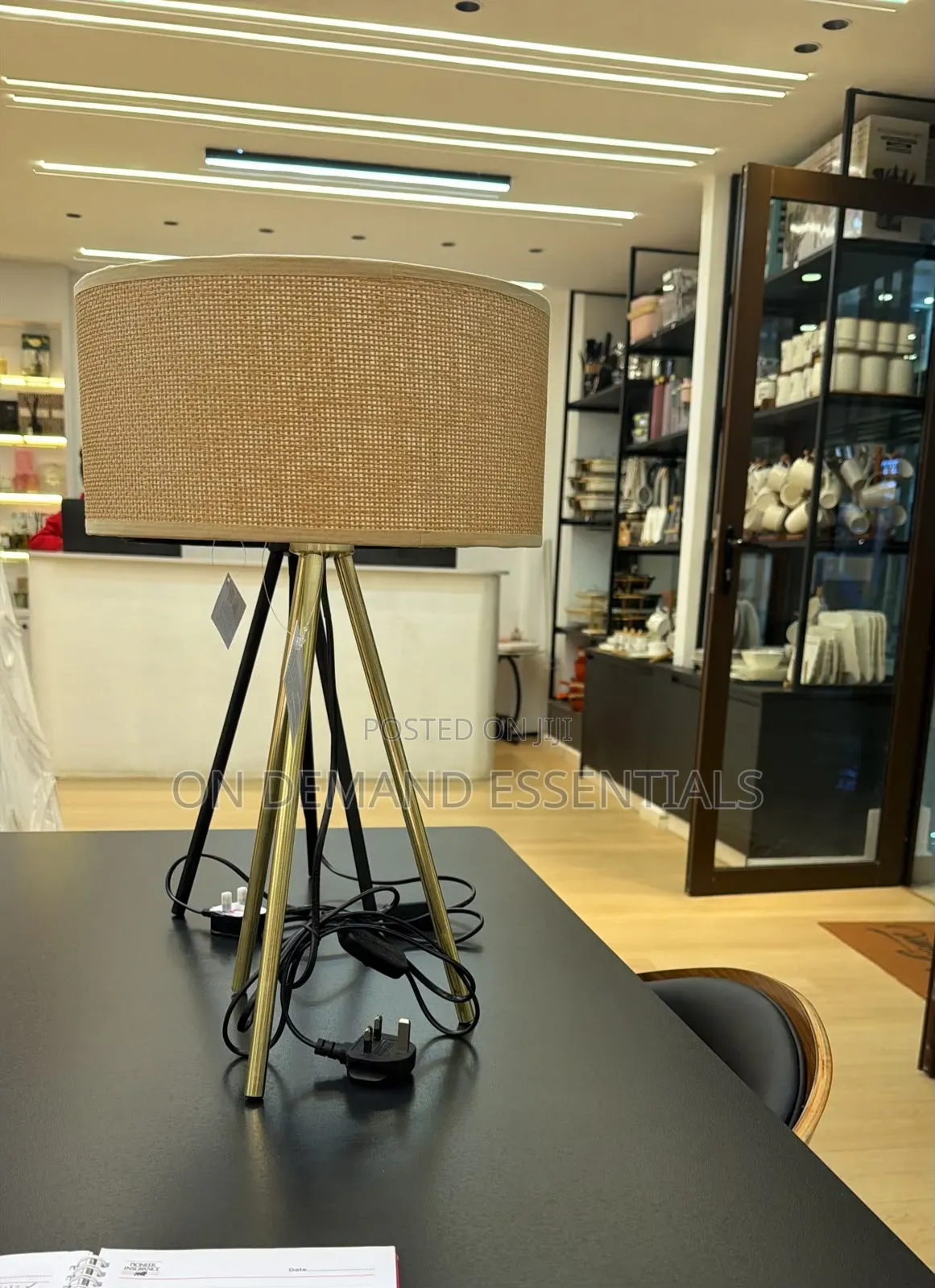 Rattan Table Lamp
 Size: 30 × 52cm