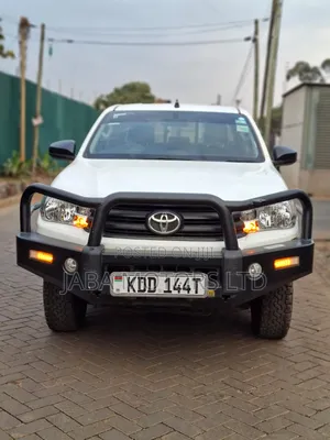 Toyota Hilux 2021 White