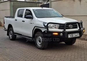 Toyota Hilux 2021 White