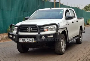 Toyota Hilux 2021 White