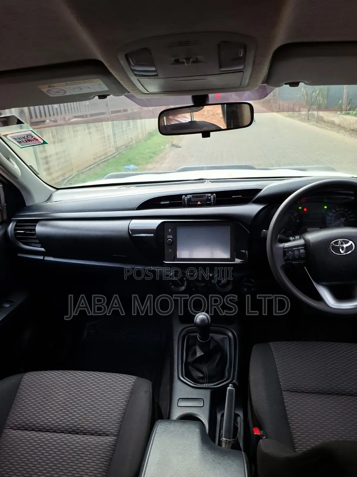 Toyota Hilux 2021 White