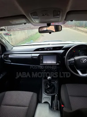 Toyota Hilux 2021 White