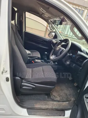 Toyota Hilux 2021 White
