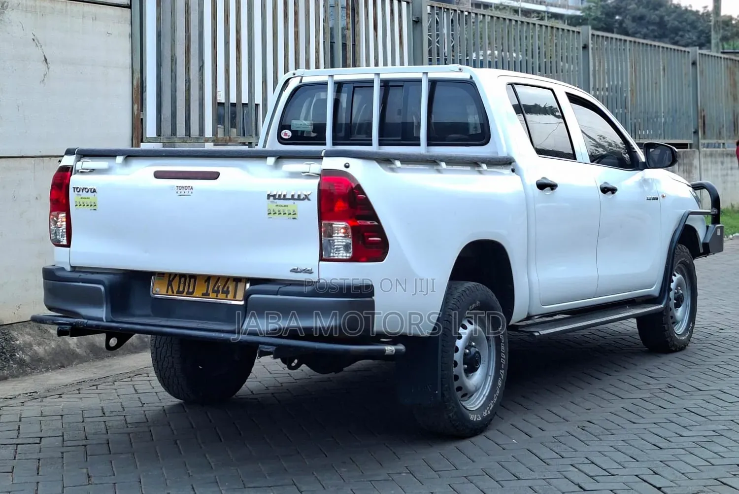 Toyota Hilux 2021 White
