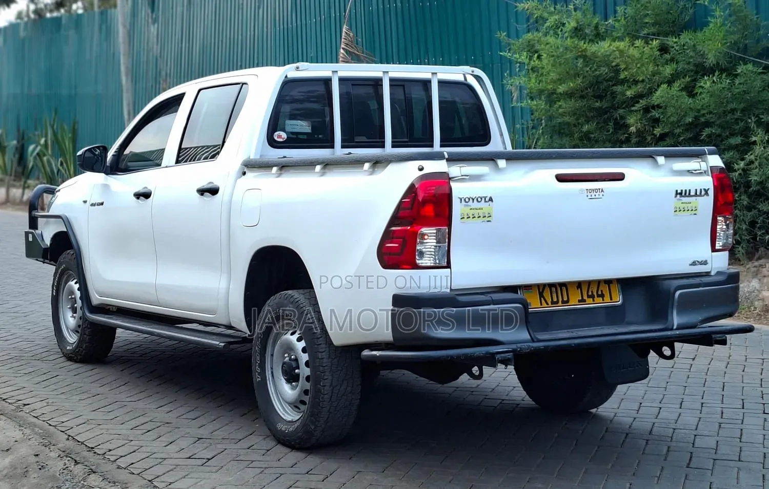 Toyota Hilux 2021 White