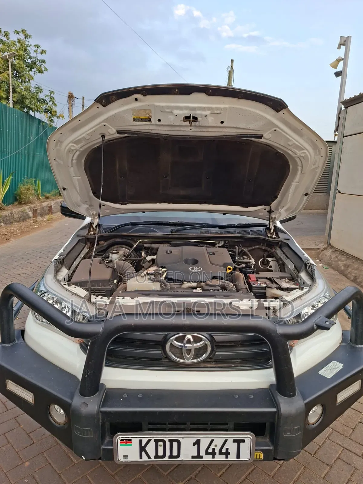 Toyota Hilux 2021 White