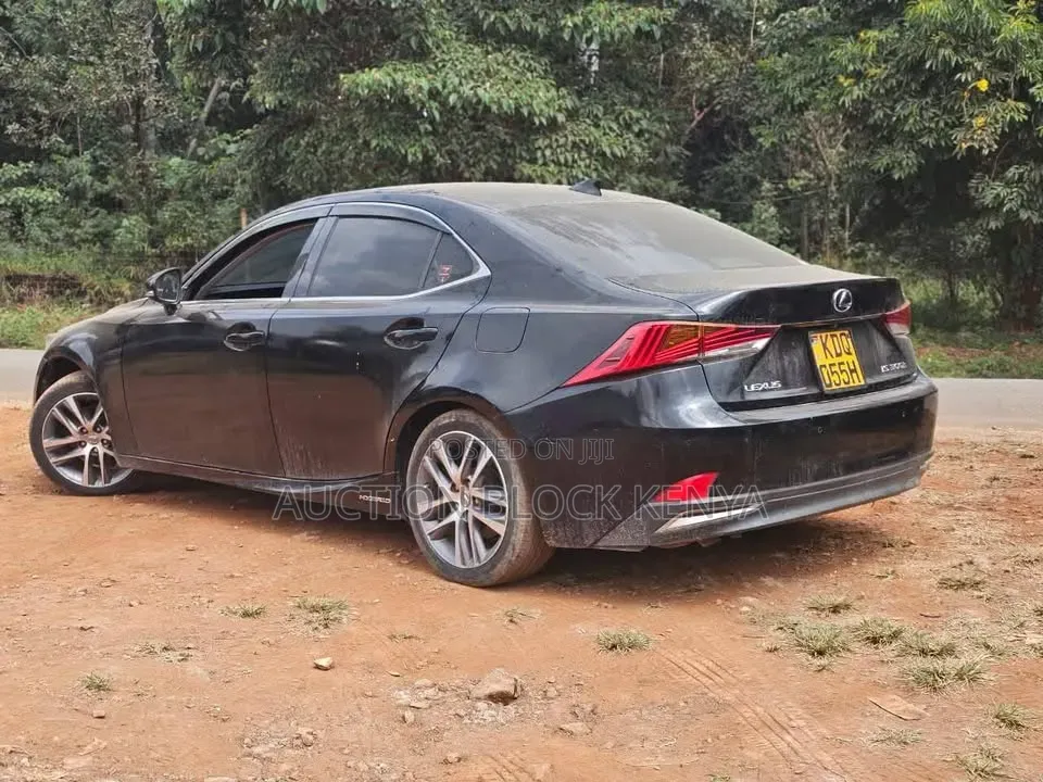 Lexus IS 2017 Black