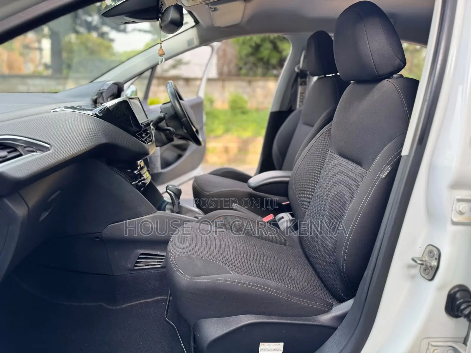 Peugeot 208 2017 White