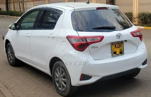 Toyota Vitz 2017 White
