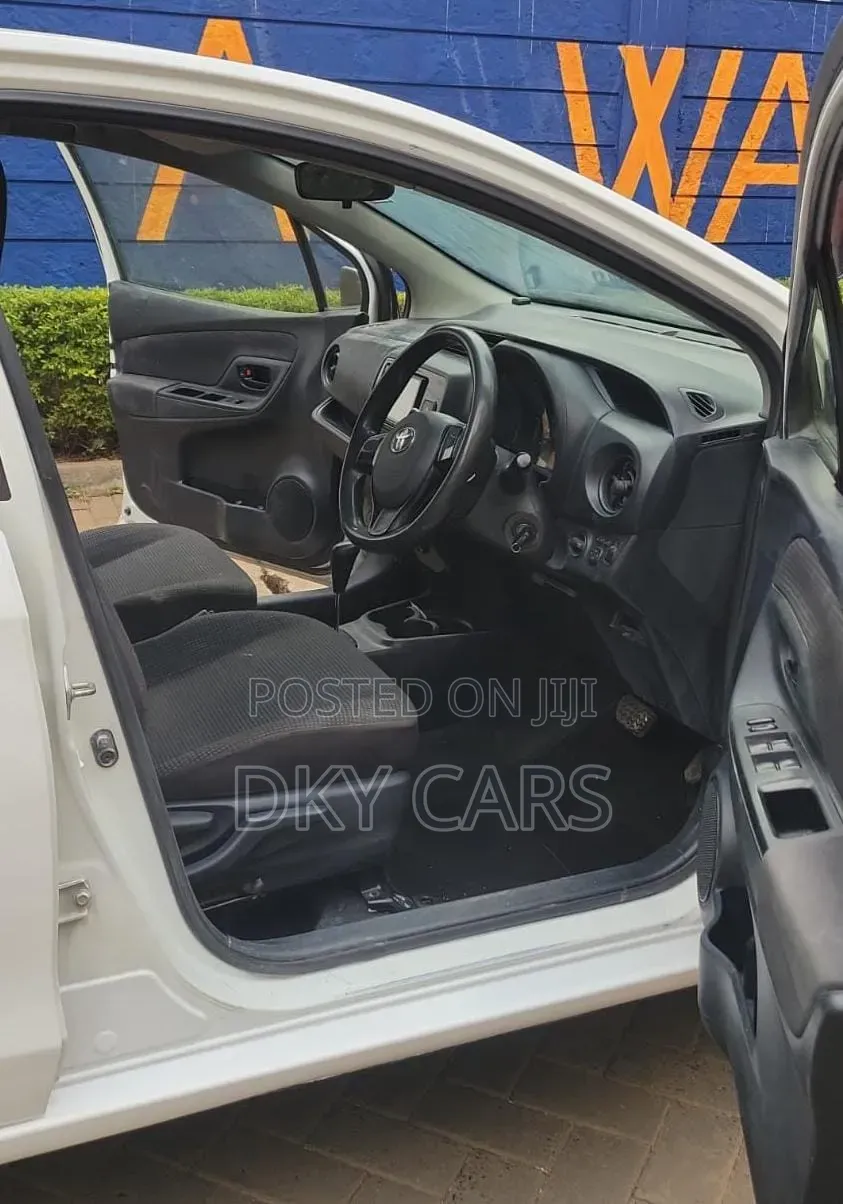 Toyota Vitz 2017 White