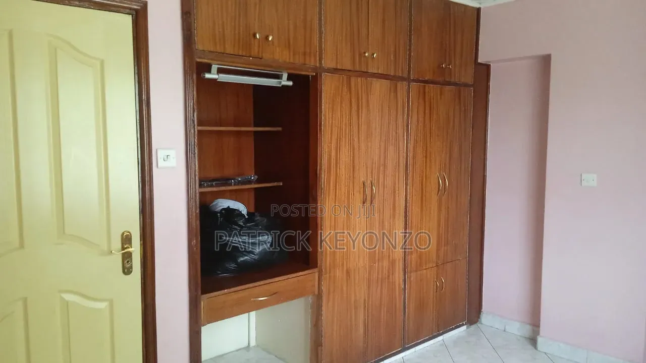 4bdrm Maisonette in Lavion Court, Gateway Mall Area for sale