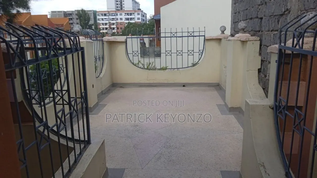 4bdrm Maisonette in Lavion Court, Gateway Mall Area for sale