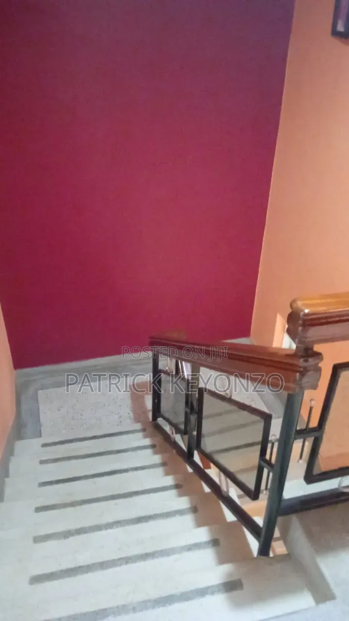 4bdrm Maisonette in Lavion Court, Gateway Mall Area for sale