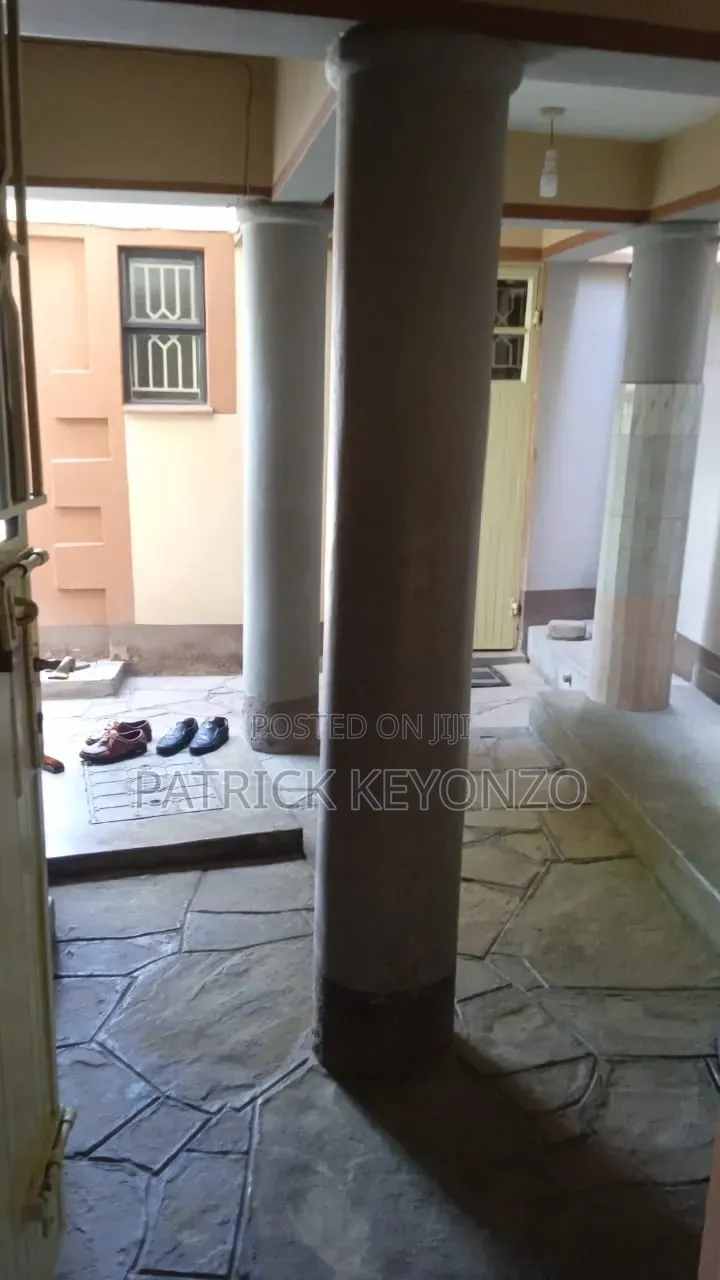 4bdrm Maisonette in Lavion Court, Gateway Mall Area for sale