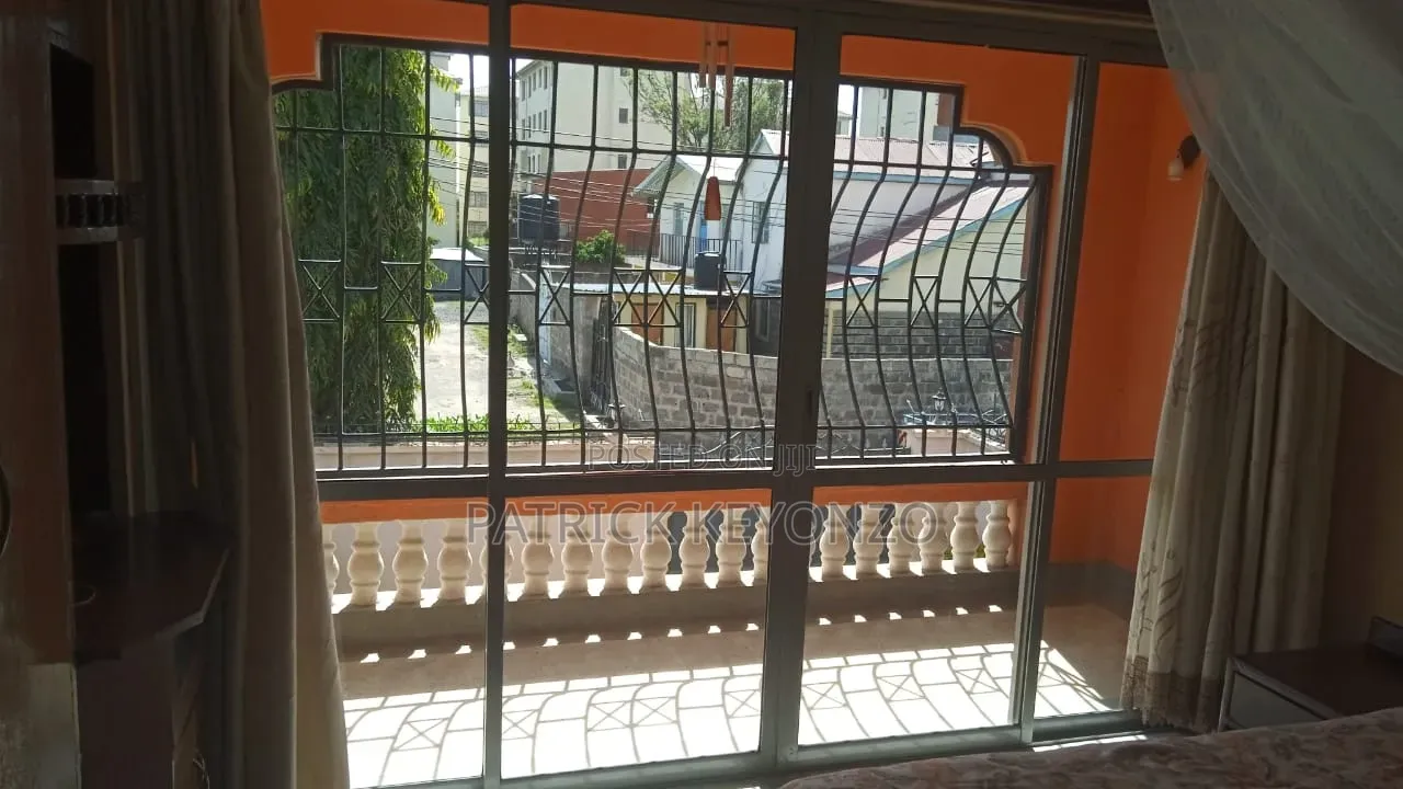 4bdrm Maisonette in Lavion Court, Gateway Mall Area for sale
