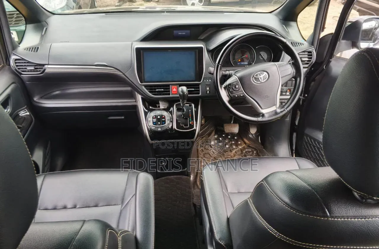 Toyota Esquire 2018 Black