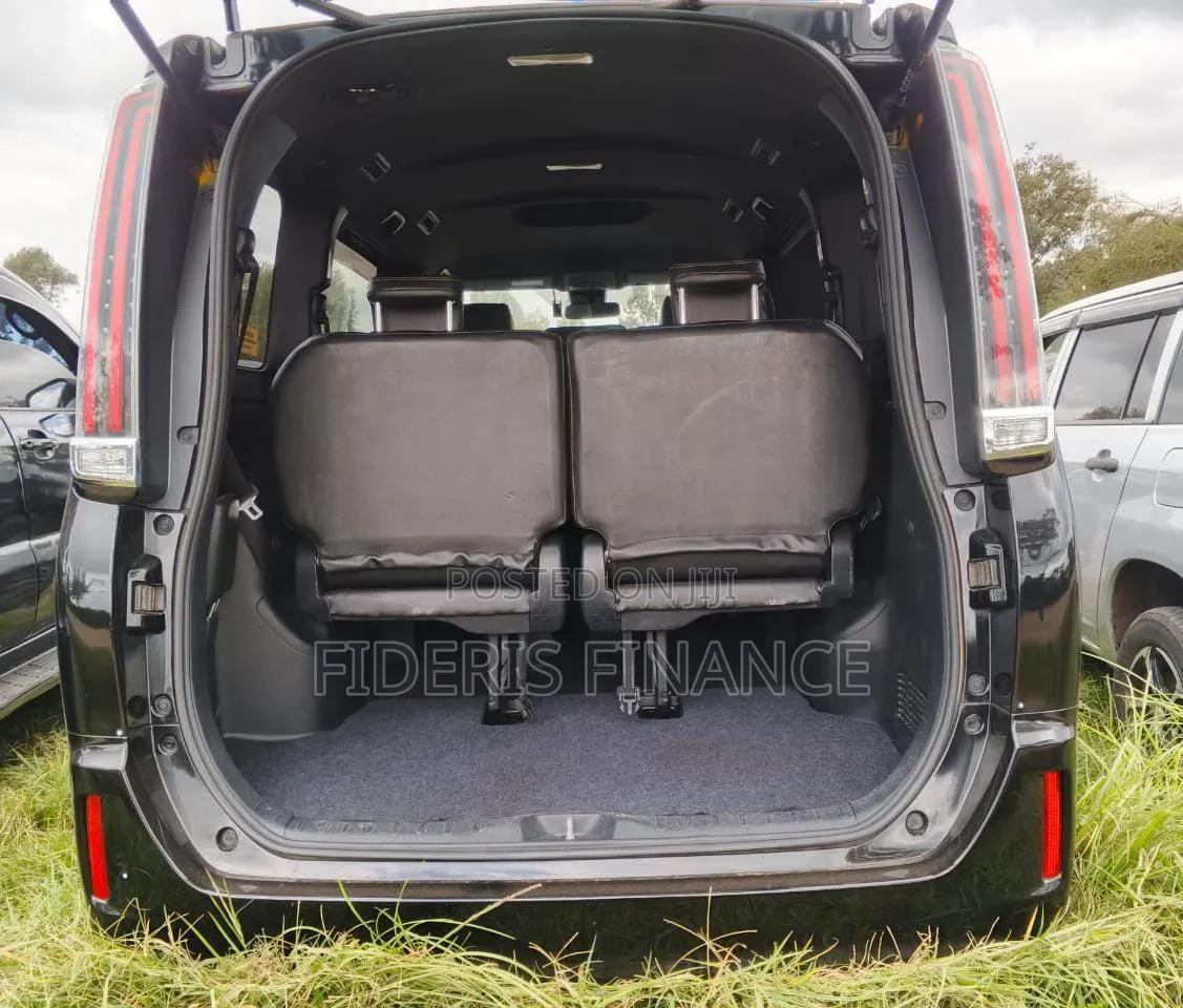 Toyota Esquire 2018 Black