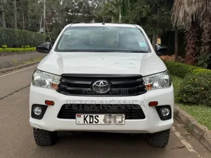Toyota Hilux 2017 White