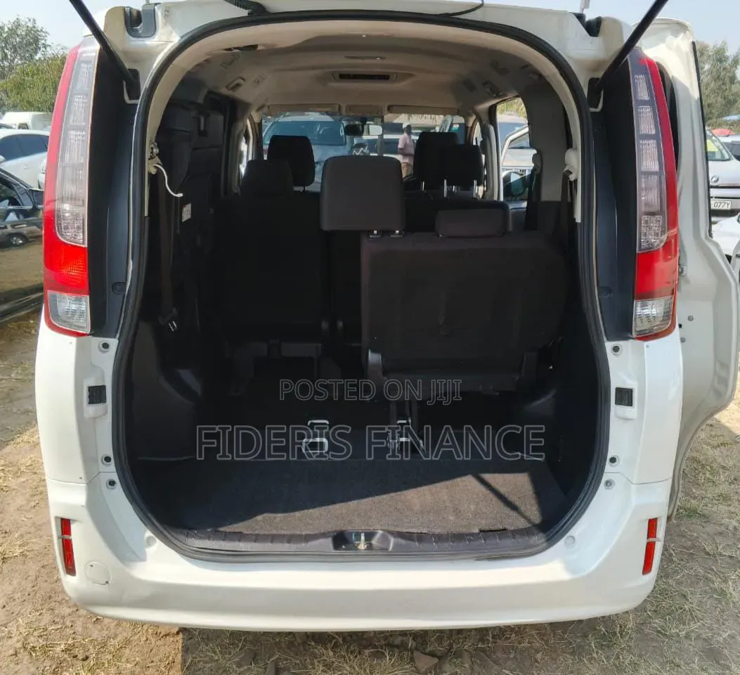 Toyota Voxy 2016 White