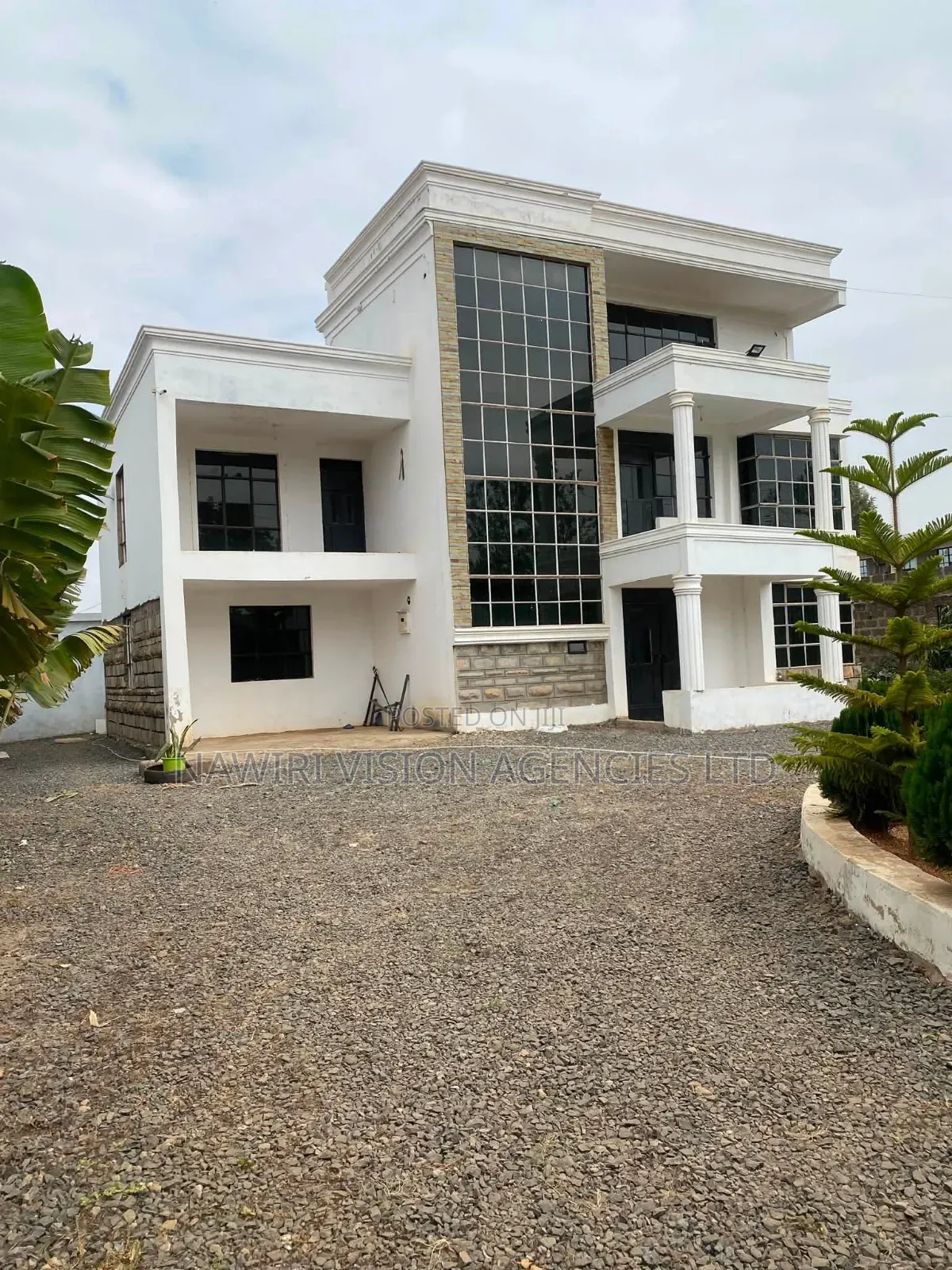 5bdrm Mansion in Block 10, Ruai for rent