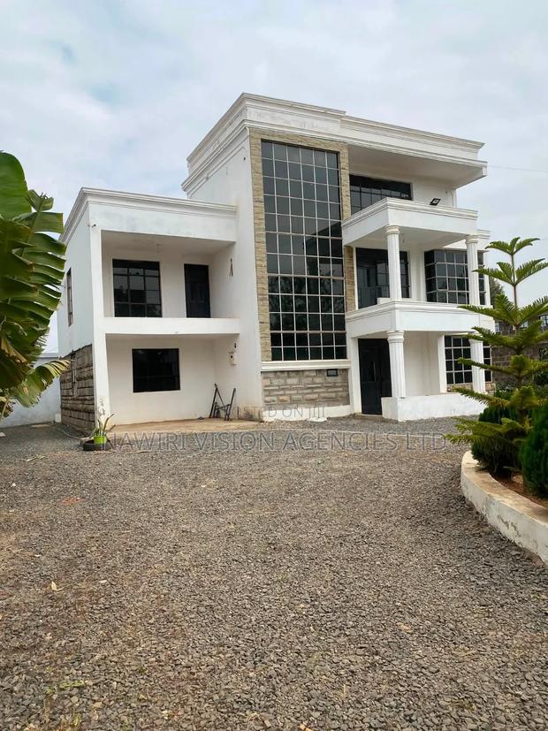 5bdrm Mansion in Block 10, Ruai for rent