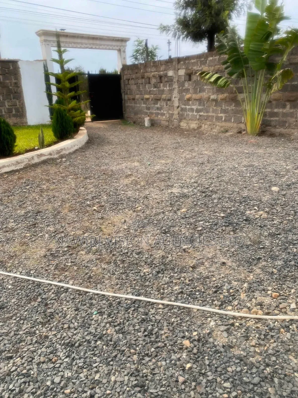 5bdrm Mansion in Block 10, Ruai for rent