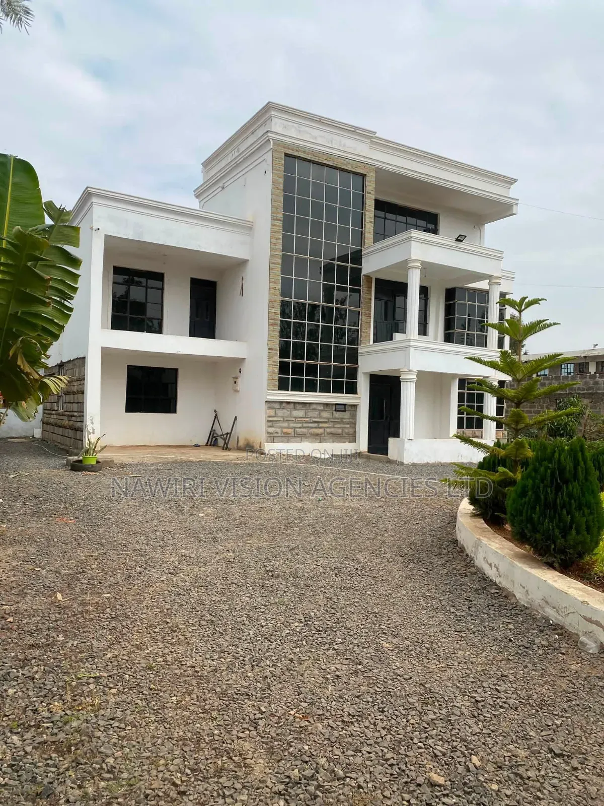 5bdrm Mansion in Block 10, Ruai for rent