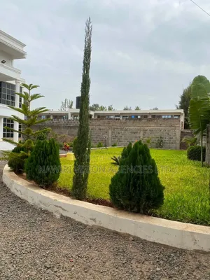 5bdrm Mansion in Block 10, Ruai for rent