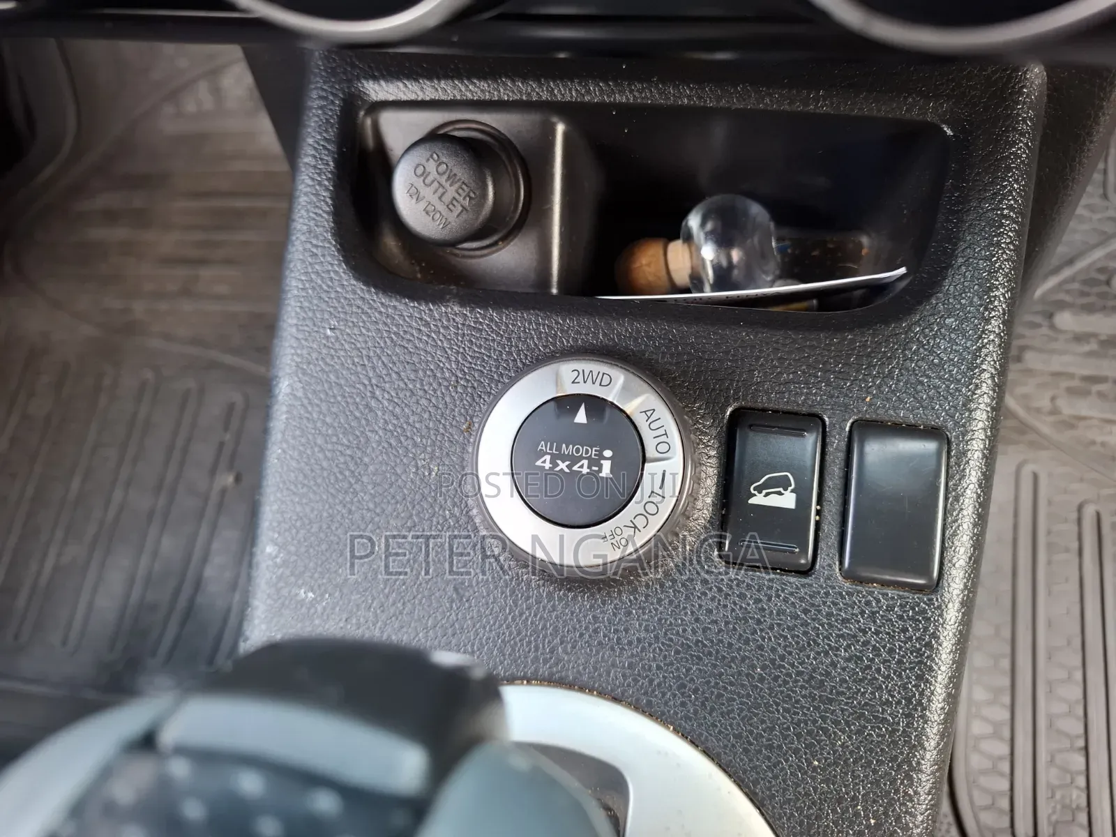 Nissan X-Trail 2012 Gray