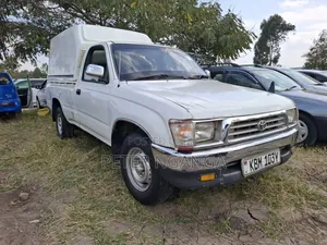 Toyota Hilux 2004 White